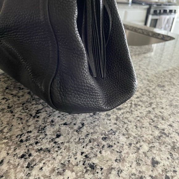 Black Gucci tote bag with gold hardware - Picture 14 of 15